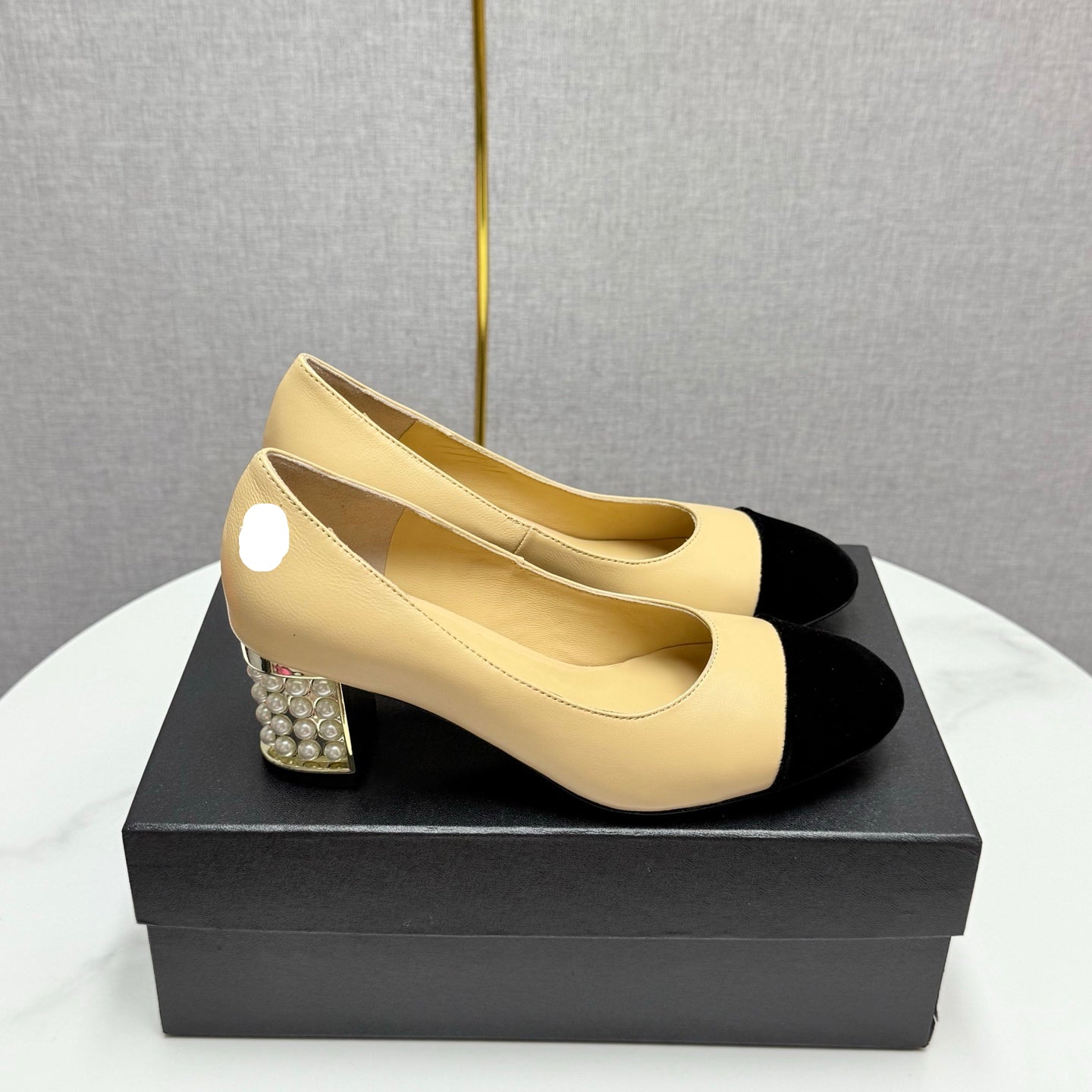 HIGH HEEL 25S IN BEIGE LAMBSKIN AND BLACK SUEDE WITH PEARL HEEL STYLE 4